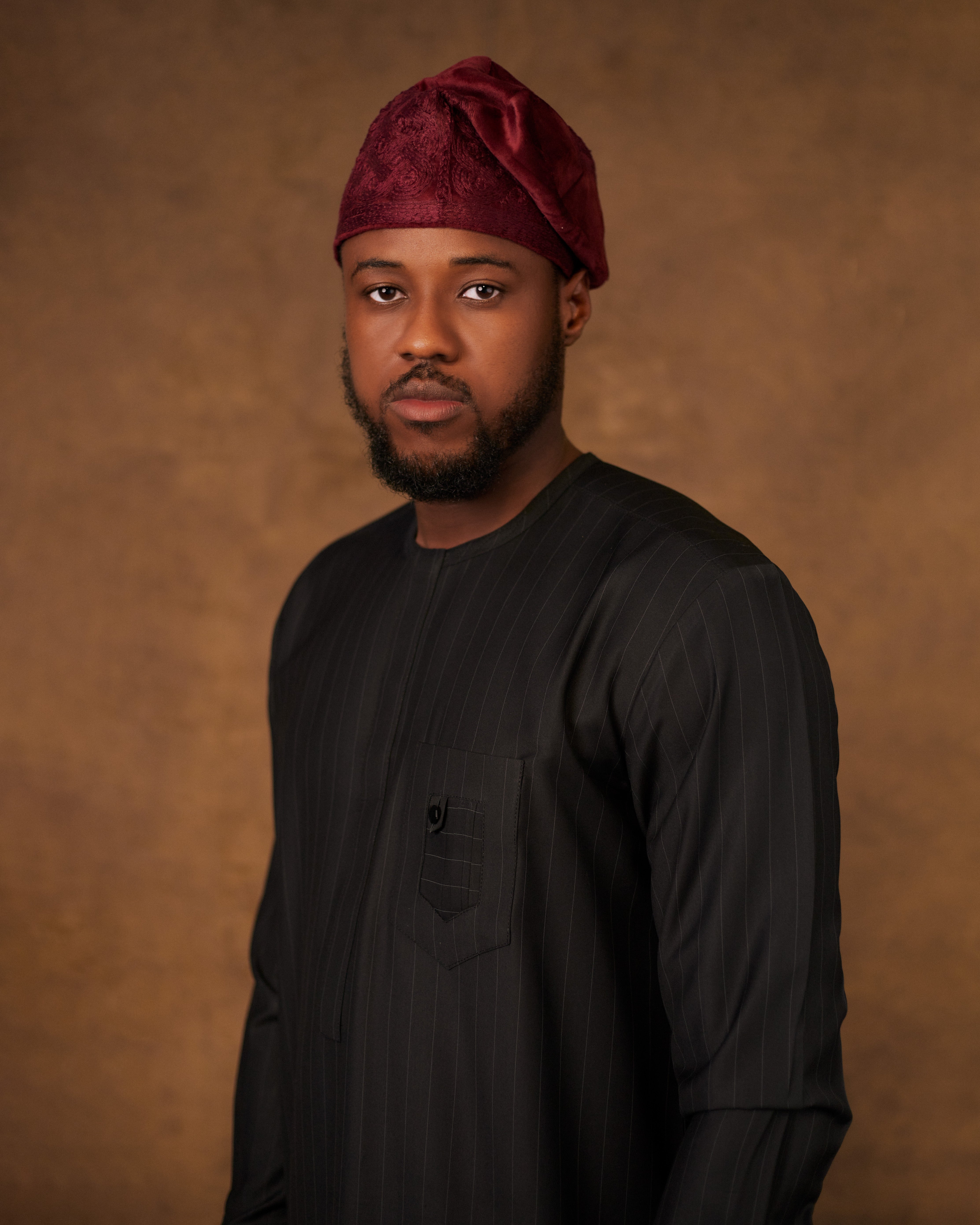 Burgundy velvet cap matched with navy blue kaftan